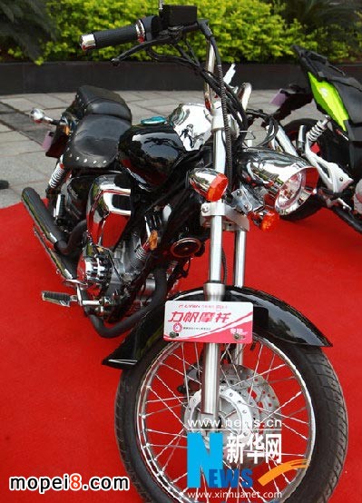 獲獎(jiǎng)的力帆V250(LF250-P)摩托車(chē)