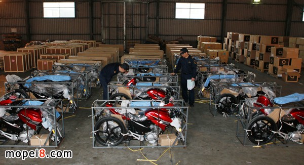 中山海關查獲96輛侵犯知名品牌“HONLEI”商標專用權(quán)的摩托車