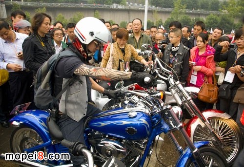 資深大排量摩托車玩家梁勇