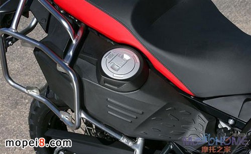2014RԽҰĦ܇(ch)BMW F 800 GSR̽U(xin)ĦЈD