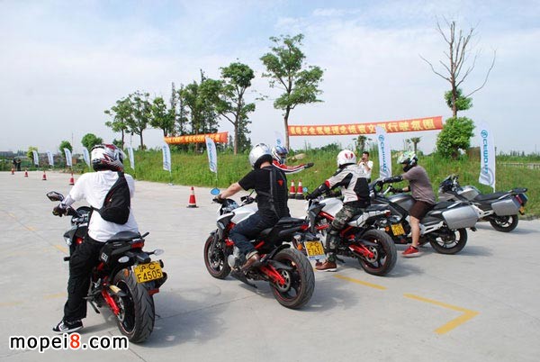 CFMOTO摩托車春風(fēng)650上海安全駕駛培訓(xùn)