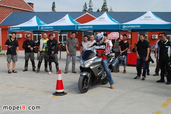 CFMOTO摩托車春風(fēng)650上海安全駕駛培訓(xùn)