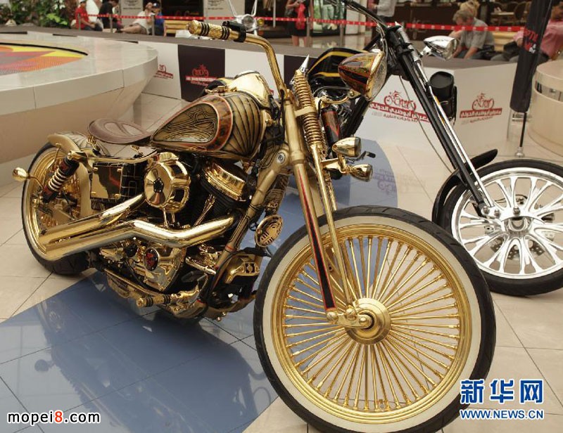 阿布扎比國(guó)際摩托車(chē)展上一款鍍金摩托車(chē)
