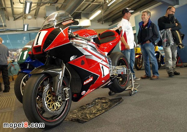 克賴頓的CR700P雙轉(zhuǎn)子發(fā)動機的賽車