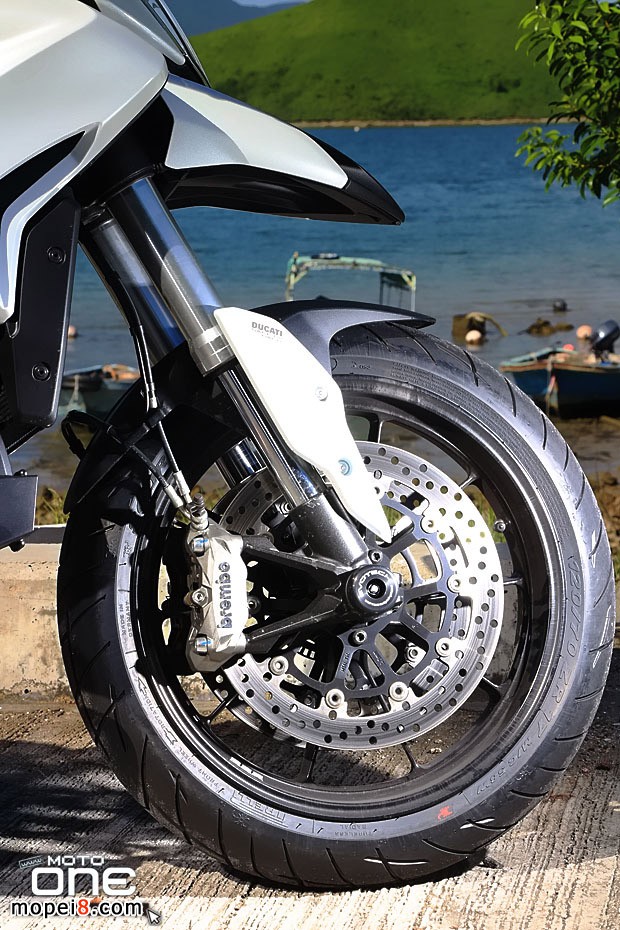 2013DUCATI HYPERSTRADA摩托車