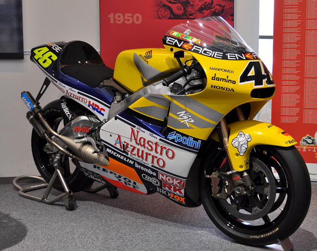 Rossi 在2000年騎乘的NSR500