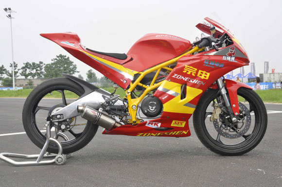 宗申RC250R 全新自主開發(fā)的專業(yè)公路跑車