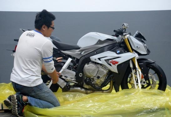 寶馬摩托全新街跑車BMW S1000R
