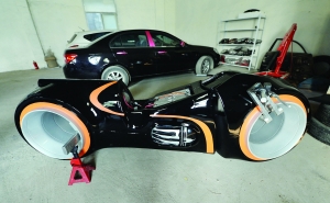 特隆摩托車