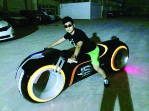 南京小伙花百萬買“創(chuàng)戰(zhàn)紀(jì)道具摩托車