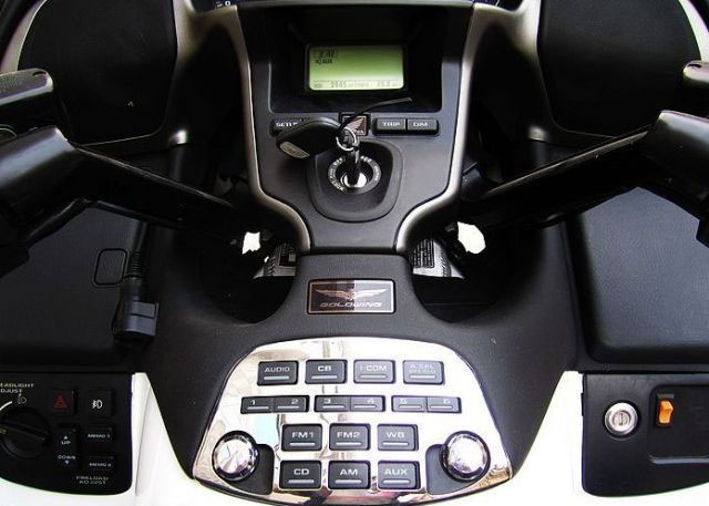 本田金翼GL1800三輪摩托車