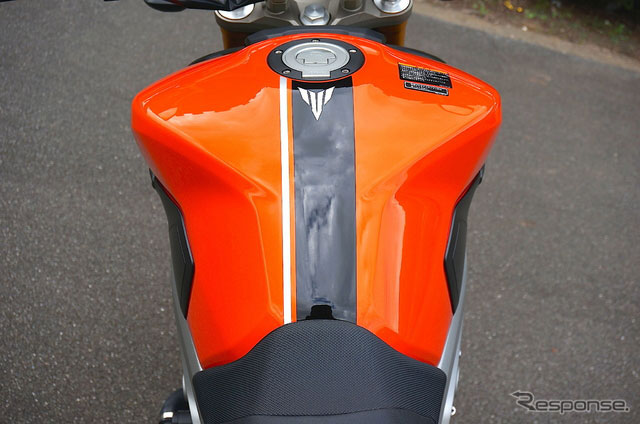 雅馬哈運(yùn)動(dòng)輕型摩托車MT-09