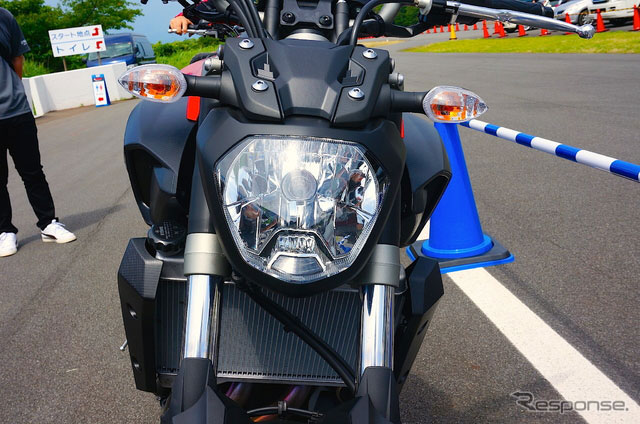雅馬哈新型運(yùn)動(dòng)型摩托車MT-07