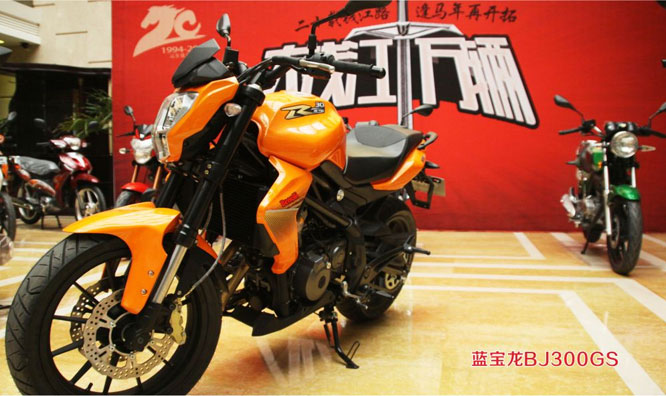 貝納利Benelli 藍(lán)寶龍BJ300GS摩托車(chē)外形評(píng)測(cè)