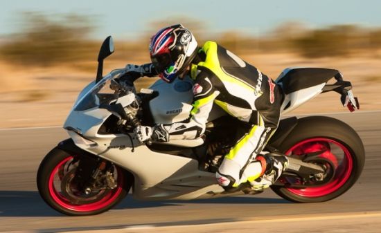 年度最佳運動車型:杜卡迪 899 Panigale