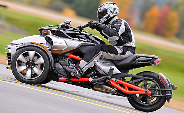 2015款龐巴迪F3三輪摩托車