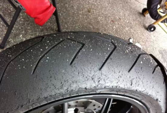 摩托車(chē)輪胎 彎道處于滑動(dòng)狀態(tài)