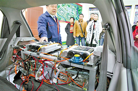轎車后備廂中以氫儲藏罐為原料的裝備