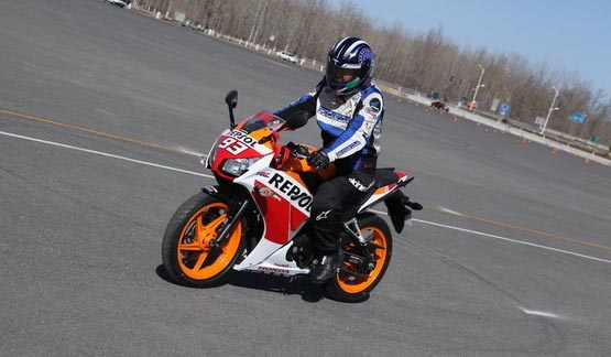 北京旗利試駕大會 本田CBR300R摩托車試駕
