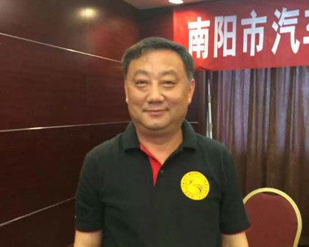 南陽市汽車摩托車運(yùn)動(dòng)協(xié)會(huì)會(huì)長劉蓓