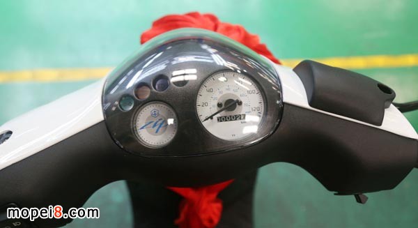 宗申•比亞喬ZIP全球銷量50萬輛紀(jì)念版踏板摩托車