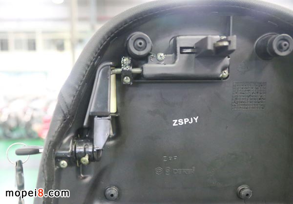 宗申•比亞喬ZIP全球銷量50萬輛紀(jì)念版踏板摩托車