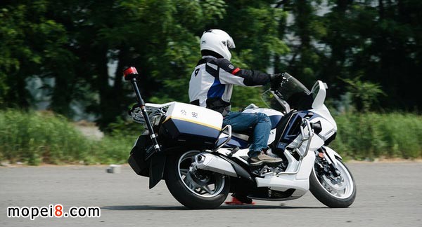 試駕春風(fēng)CF650J-2警用摩托