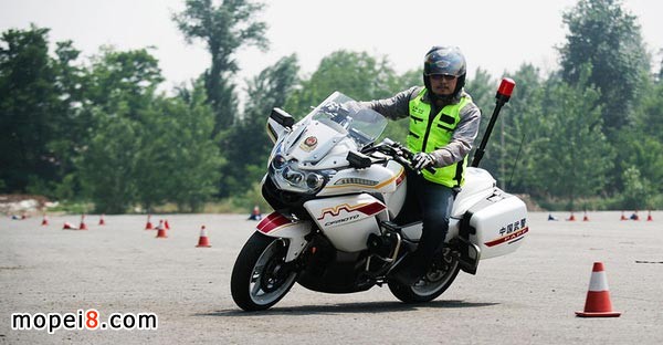試駕春風(fēng)CF650J-2警用摩托