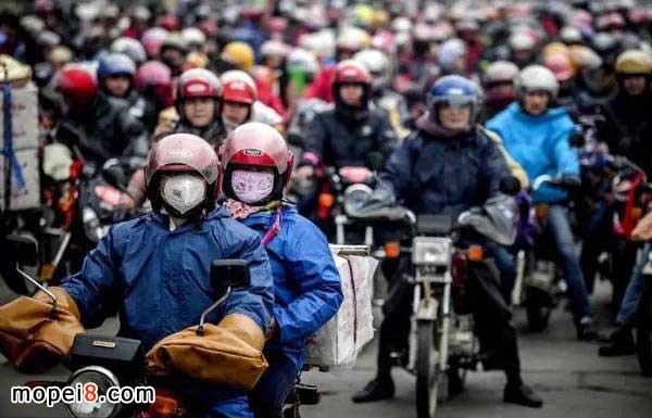 春運(yùn)首日 摩托車大軍踏上返鄉(xiāng)路